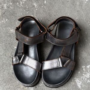 Velez Metalic sandals